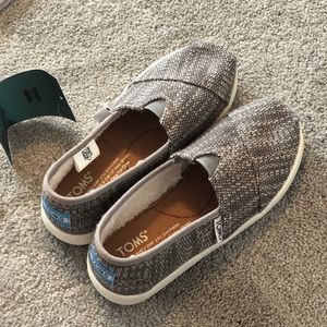 Girls Brand New TOMS